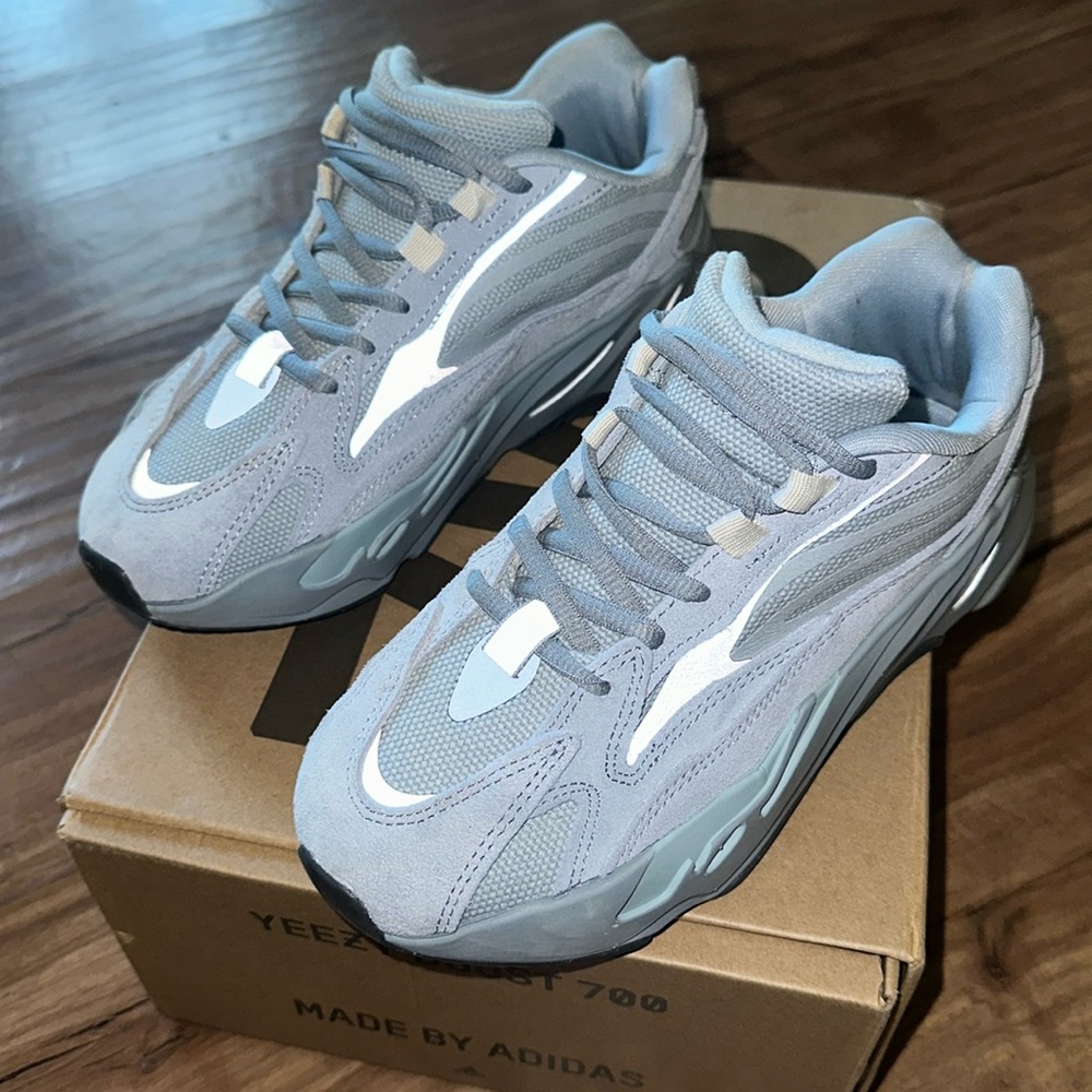 Yeezy 700 - Picture 1 of 5